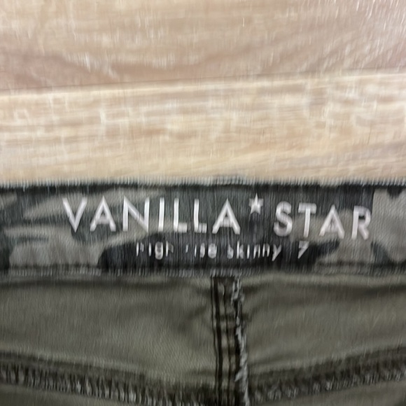 VANILLA Star Distressed Camouflage Skinny Jeans - Picture 8 of 9